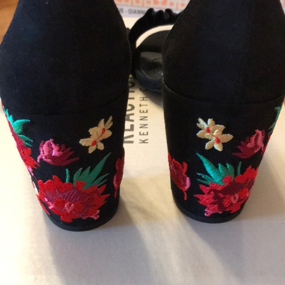 Reaction Kenneth Cole Block-Heel Sandals - Picture 4 of 6